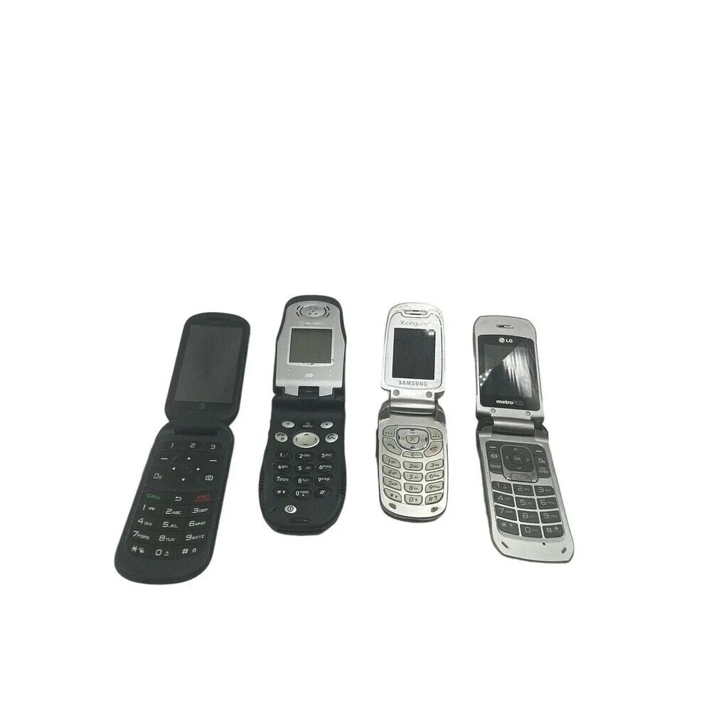 Lot 5 Vintage Cell Phone Flip Phones from Various Brands FOR PARTS, AS IS.